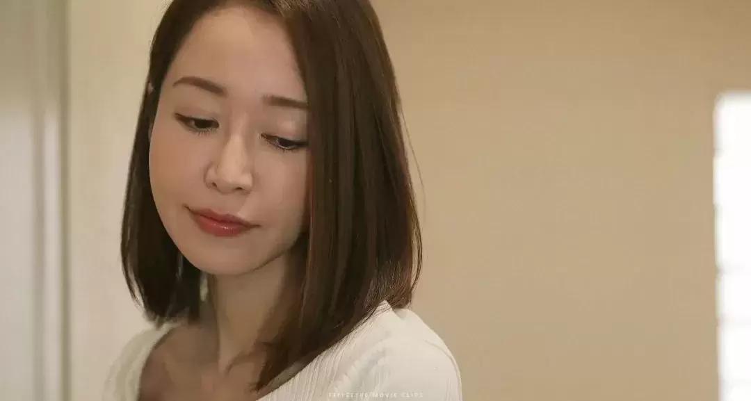 筱田优单人特写镜头，看她风格化的情绪表演。