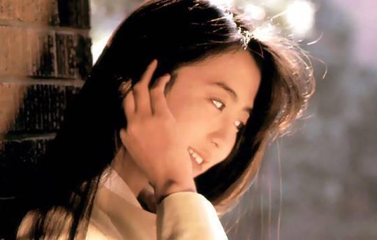 【饭岛爱】90年代最传奇的女神，无比优秀却被命运捉弄一生的悲情人物