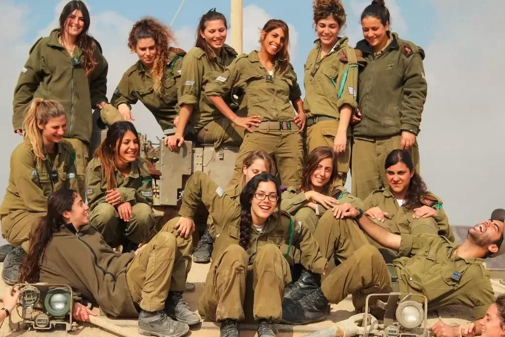 以色列女兵为什么这么漂亮（以色列女兵图片）