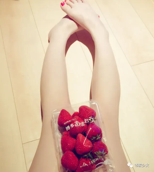 本田岬（柚希つばさ）：她拥有一对美丽的长腿