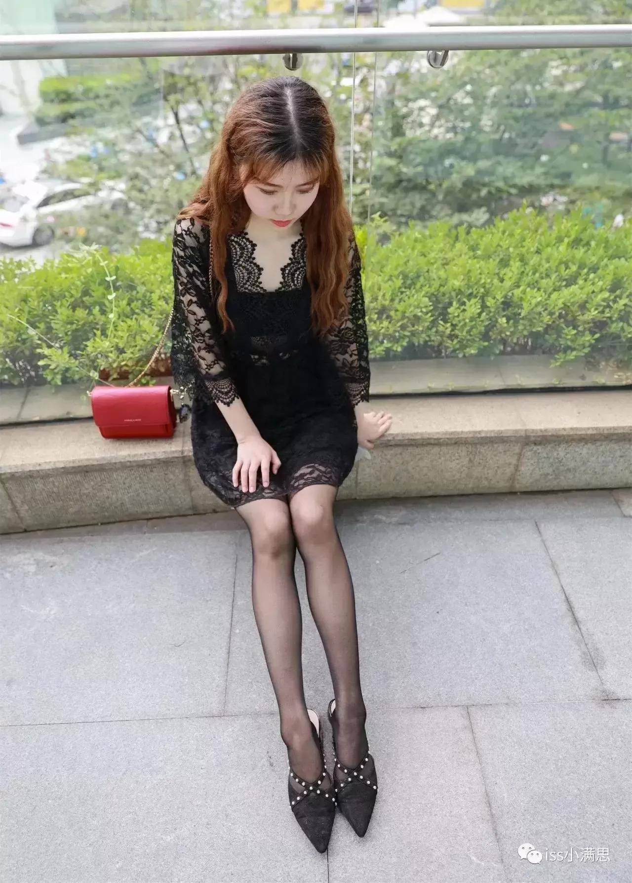 魅力优雅大方的黑色高跟鞋小黑裙