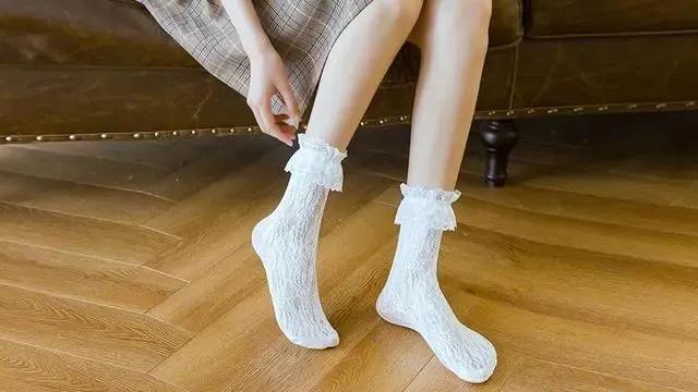 女孩子的袜子有多少种？超美丝袜合辑！裙装和丝袜更配哦~