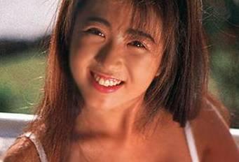 【饭岛爱】90年代最传奇的女神，无比优秀却被命运捉弄一生的悲情人物