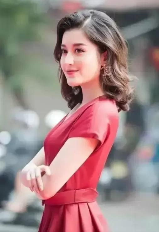 越南美女NguyenTranHuyenmy光脚图片（高清写真）