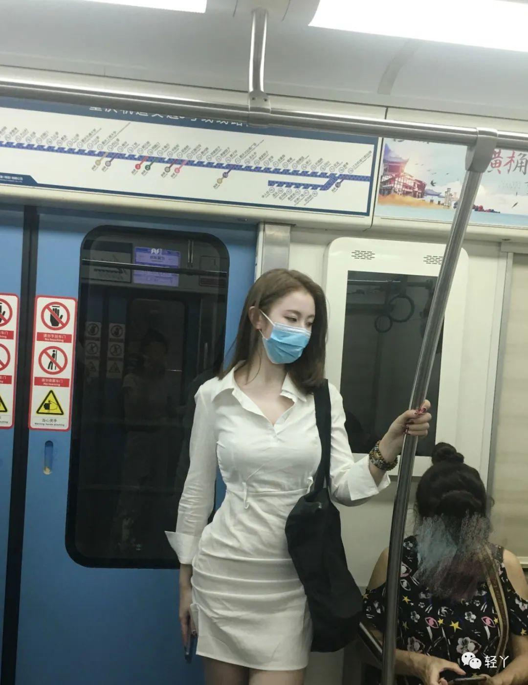 火爆全网的地铁口罩妹是谁（地铁口罩女孩图片）